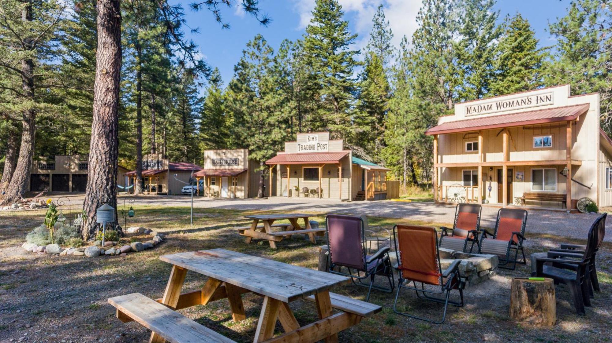 Fort Williamson Glacier Vacation Rentals Columbia Falls Exterior photo